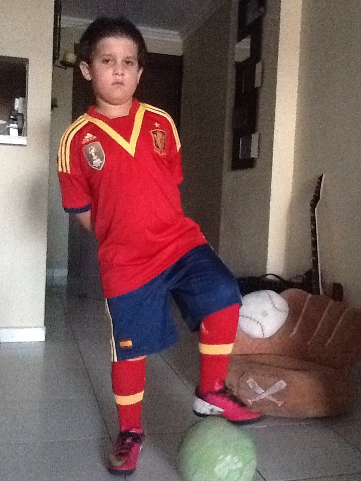 ALBERTITO CON EL UNIFORME DE LA SELECCIÓN DE ESPAÑA